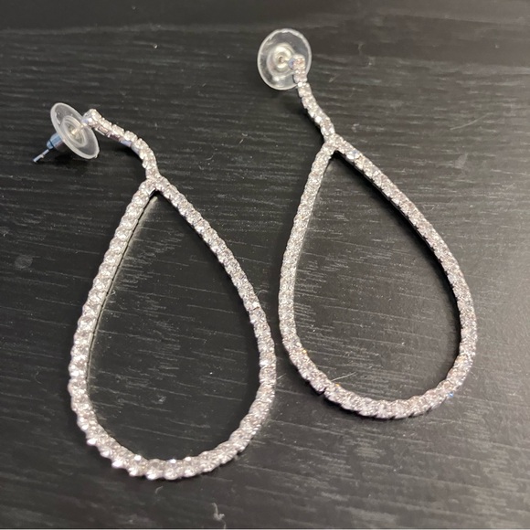 Fancy earrings and bracelet. - Picture 2 of 3